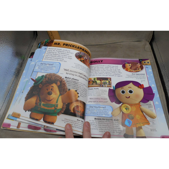 2014 Pixar Character Encyclopedia Paperback DK Disney - Picture 6 of 11